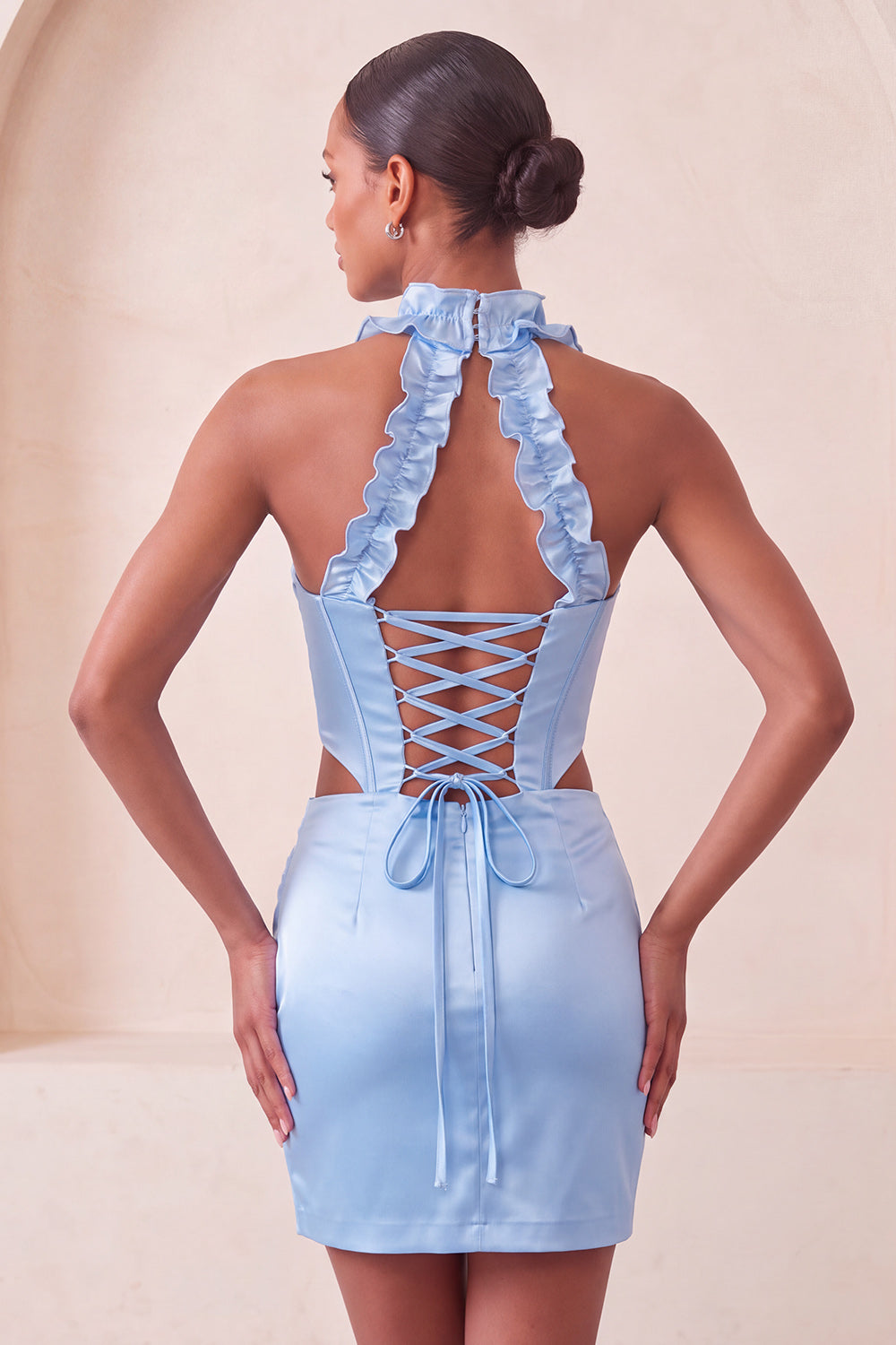 Robe courte de cocktail vert menthe froncée style corset sans bretelles avec fente
