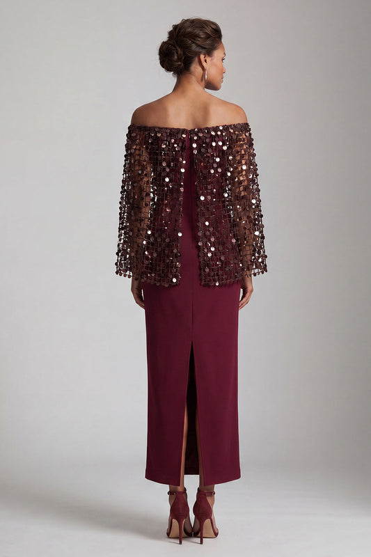 Robe de mariée mi-longue sirène bordeaux avec cape et épaules dénudées pour la mère de la mariée