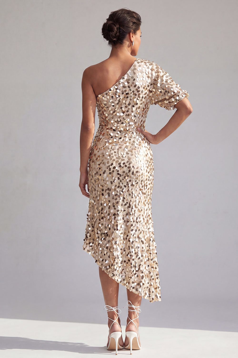 Robe de Mère de la Mariée Mi-Longue Sirène Champagne Asymétrique à Une Épaule Froncée à Paillettes