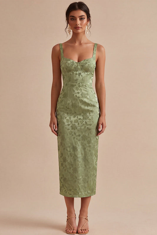 Robe mi-longue fourreau vert clair en satin froncé à fleurs avec fente