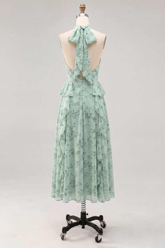 Robe midi fleurie en mousseline volantée à col montant vert sauge avec fente et coupe évasée