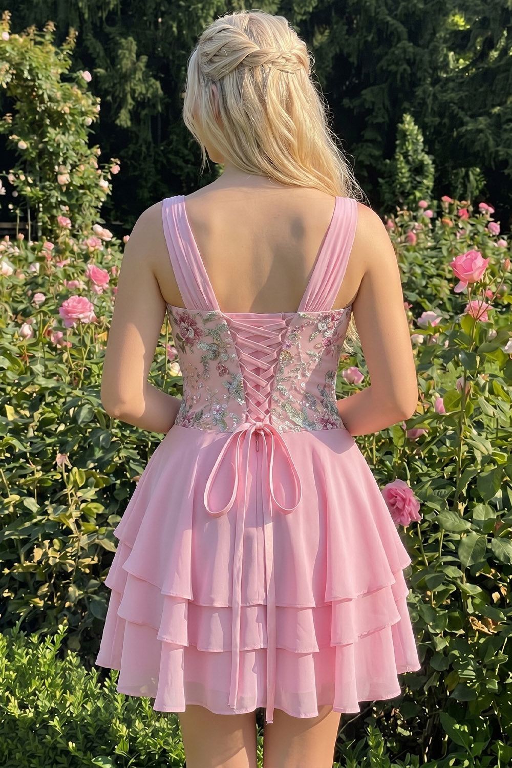 Robe de bal de fin d'études rose trapèze à motif floral et col en V, avec paillettes étagées et dos lacé