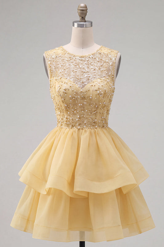 Vestido corto de regreso a casa amarillo con cuello redondo, corte en A, capas y perlas