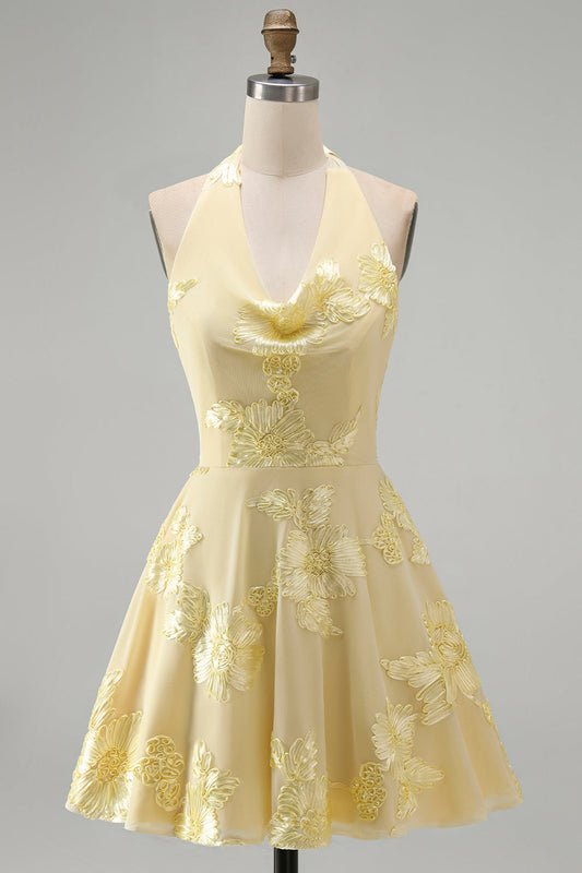 Robe de cocktail courte jaune coupe trapèze à dos nu, avec broderies florales