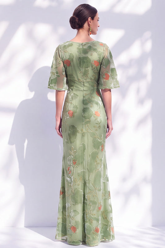 Robe sirène longue de couleur sauge, à encolure bateau et froncée, ornée d'un motif floral, avec ceinture, pour mère de la mariée.