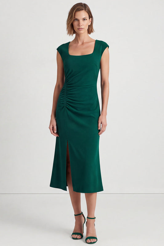 Robe de travail mi-longue vert foncé à encolure carrée, manches courtes froncées et fente