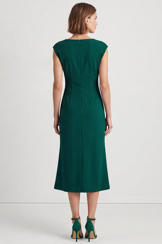 Robe de travail mi-longue vert foncé à encolure carrée, manches courtes froncées et fente