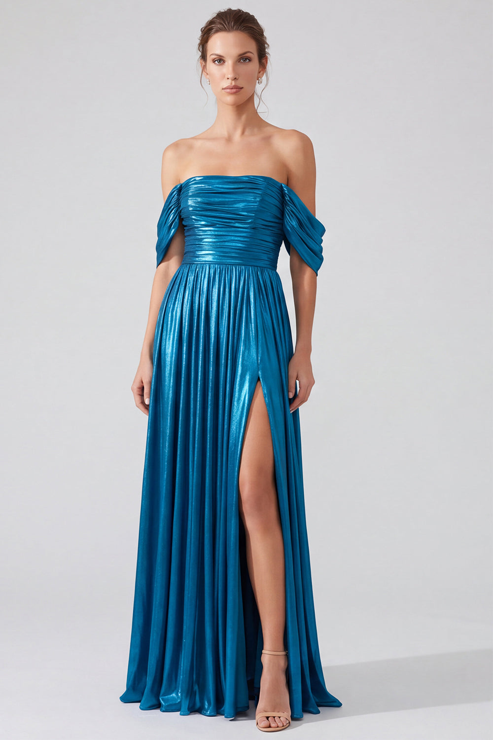 Robe longue de soirée dorée métallisée, coupe trapèze, épaules dénudées, froncée avec fente