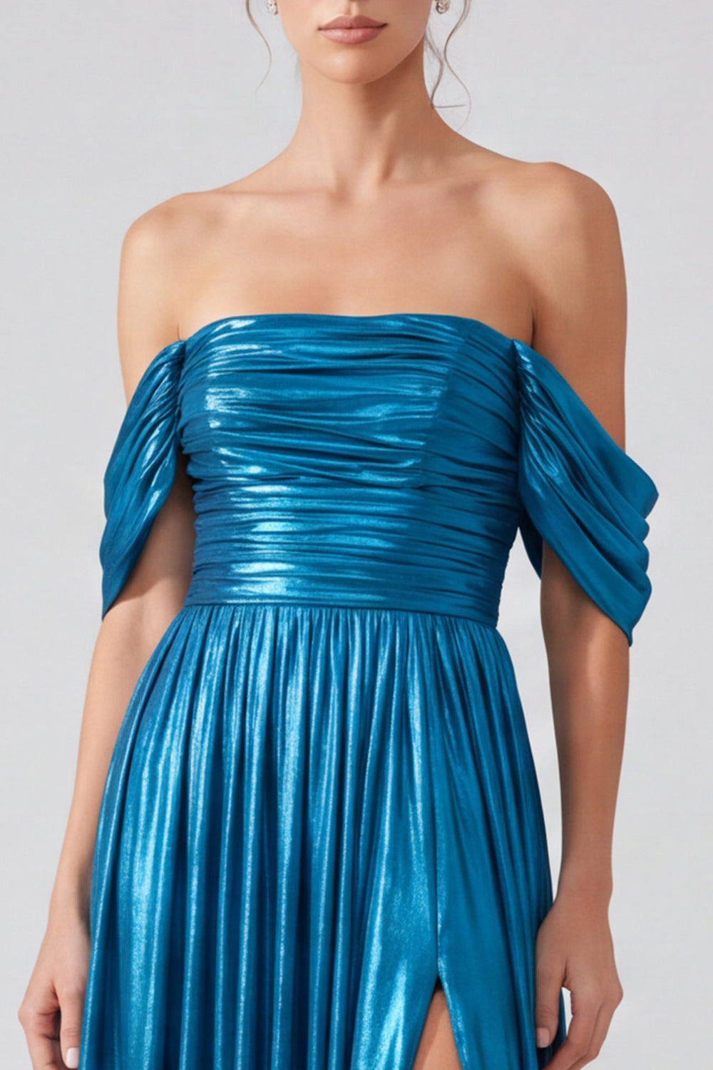 Robe longue de soirée dorée métallisée, coupe trapèze, épaules dénudées, froncée avec fente