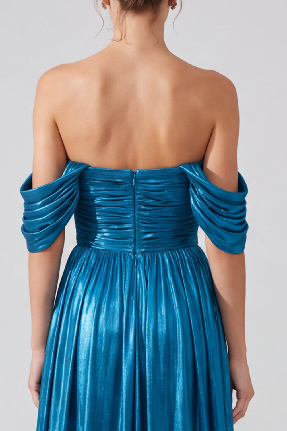 Robe longue de soirée dorée métallisée, coupe trapèze, épaules dénudées, froncée avec fente
