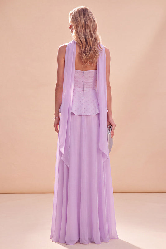 Robe longue en mousseline de soie mauve clair sans bretelles coupe évasée à volants et perles