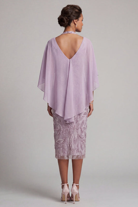 Robe de soirée fourreau mi-longue lilas brodée de perles à col licou pour la mère de la mariée avec cape