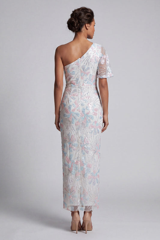 Robe longue fourreau asymétrique à fleurs et paillettes, idéale pour la mère de la mariée
