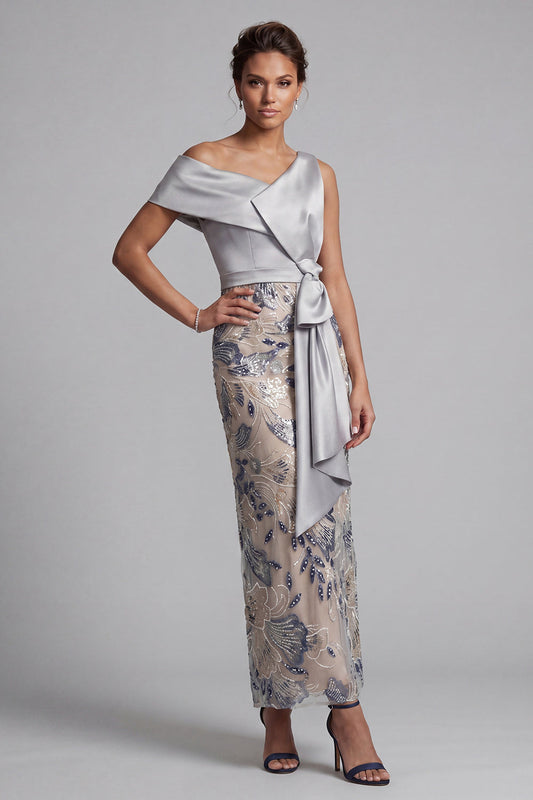 Robe longue de mère de la mariée asymétrique argentée moulante à sequins, ornée de fleurs, avec fente