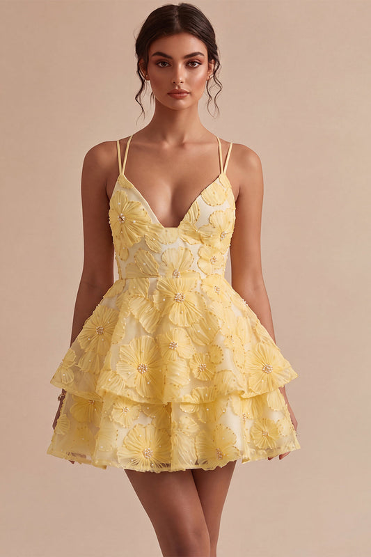 Robe courte de bal de fin d'année jaune florale trapèze ornée de perles et de volants étagés