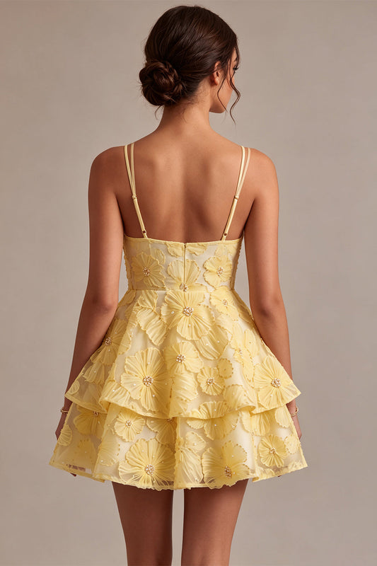 Robe courte de bal de fin d'année jaune florale trapèze ornée de perles et de volants étagés