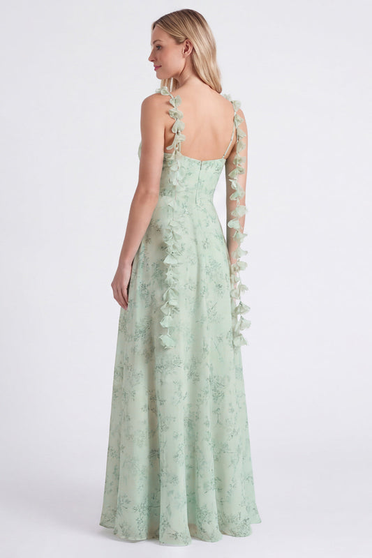 Robe longue de demoiselle d'honneur trapèze en mousseline de soie vert sauge à bretelles fines et motif floral