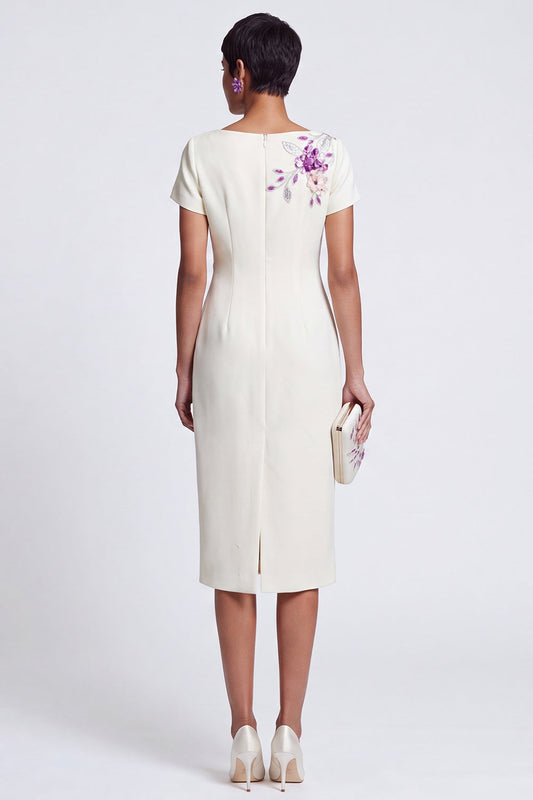Robe de travail midi fourreau blanc col bateau broderie florale sequins avec appliqués 3D