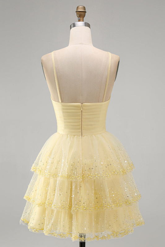 Robe de soirée courte évasée jaune étincelante avec découpes, volants étagés et perles