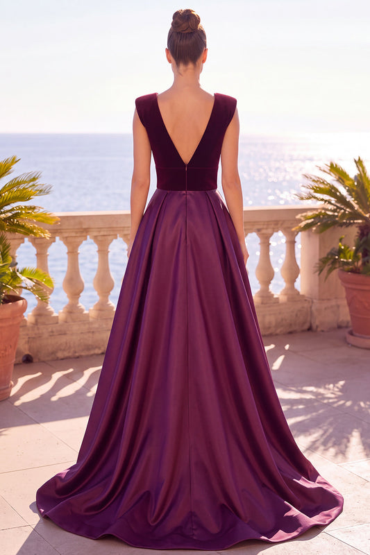 Robe de soirée longue trapèze en velours bordeaux à décolleté en V, dos nu et fente