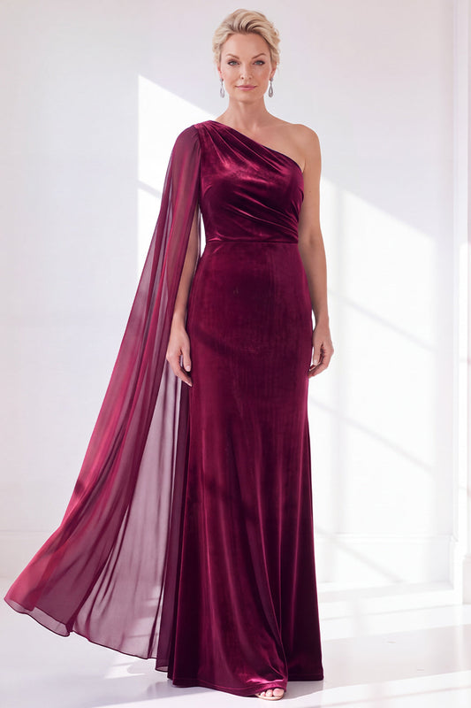 Robe fourreau froncée bordeaux asymétrique à épaule dénudée pour mère de la mariée avec cape latérale