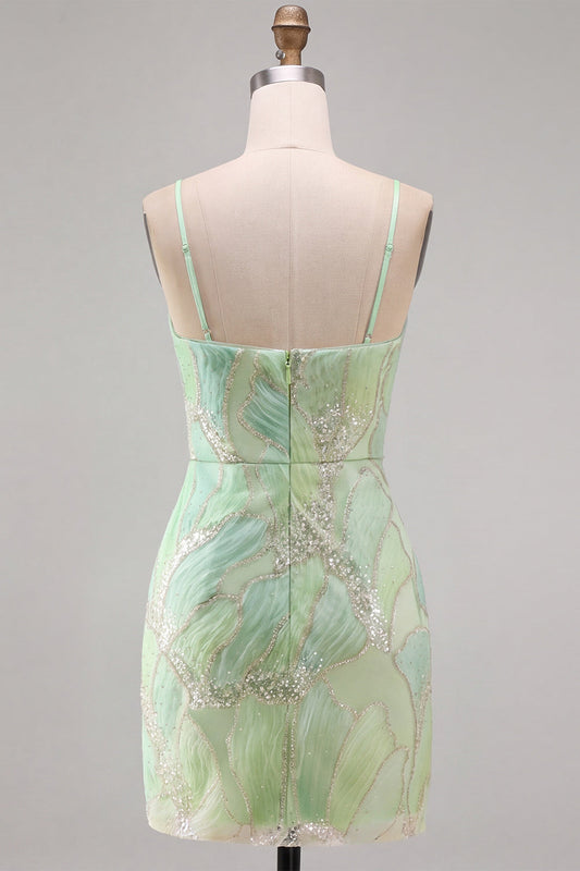 Robe de bal courte moulante vert menthe à sequins, col en V et fente latérale