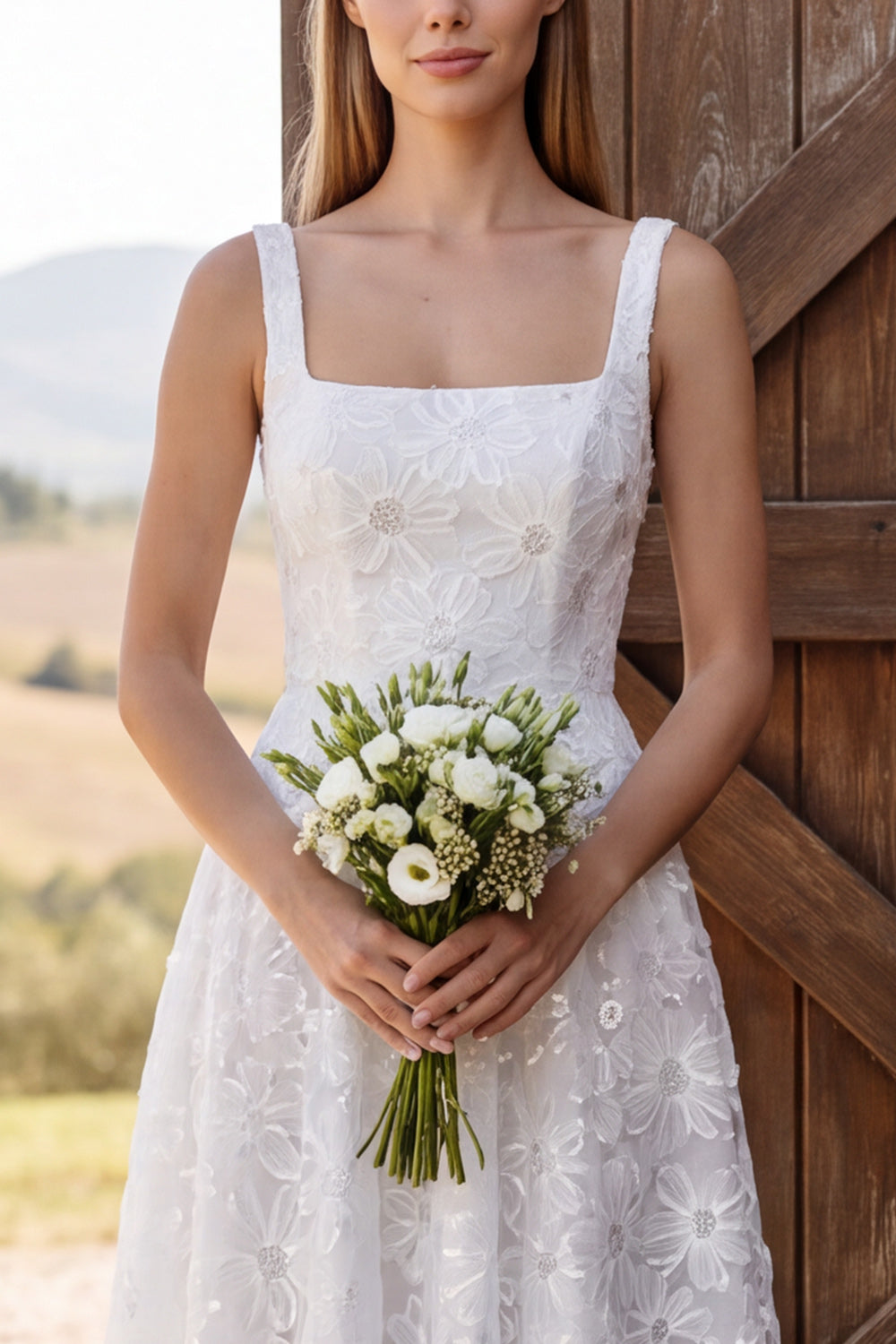 Robe de soirée prénatale mi-longue en ligne A ivoire à col carré et appliques florales