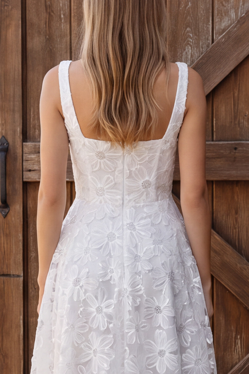 Robe de soirée prénatale mi-longue en ligne A ivoire à col carré et appliques florales
