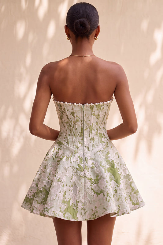 Robe de bal courte vert clair en ligne A avec corset en perles, bustier et taille basque
