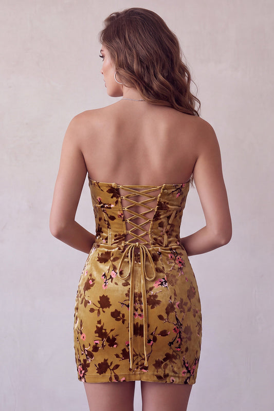 Robe Courte de Soirée en Velours Jaune Gingembre Bustier Moulante Sans Bretelles à Trou de Serrure