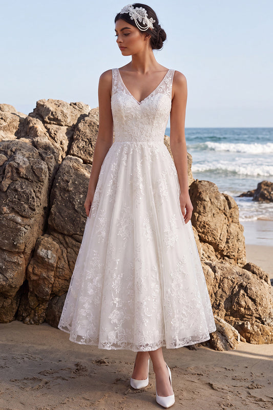 Robe de mariée longue blanche trapèze col en V brodée à fleurs