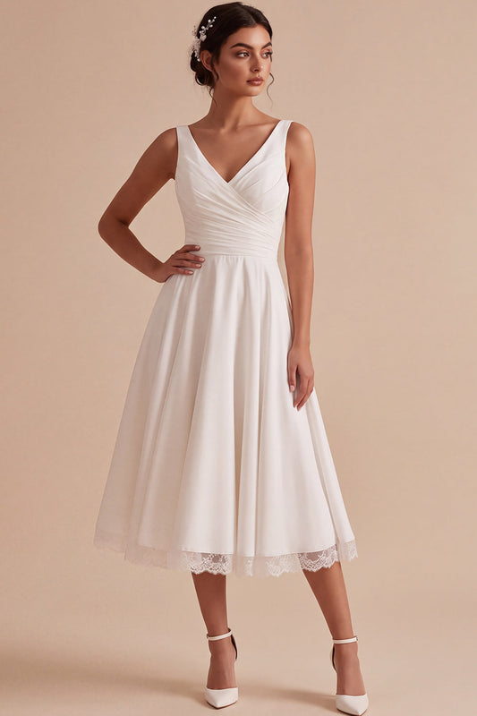 Robe de mariée midi blanche à col en V, froncée, ligne A avec dentelle