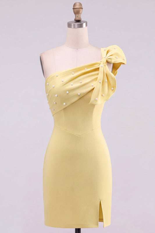 Robe courte de cocktail jaune asymétrique ornée de perles et d'un nœud