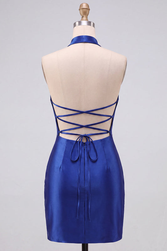 Robe de soirée courte moulante bleu roi avec perles et strass et décolleté licou