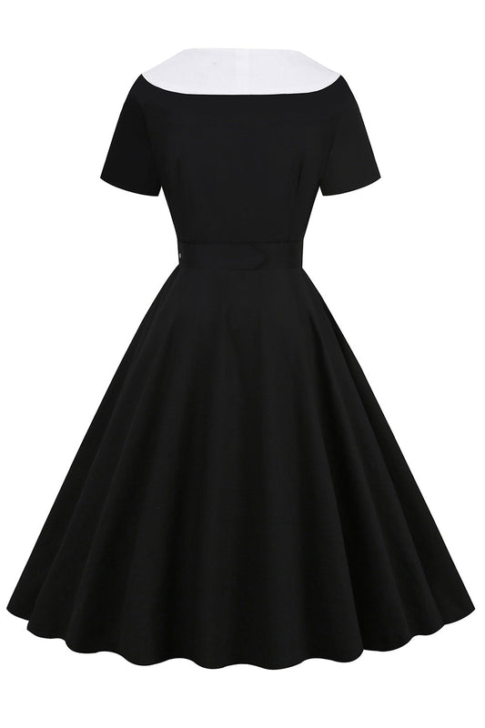 Robe trapèze noire des années 50 avec ceinture