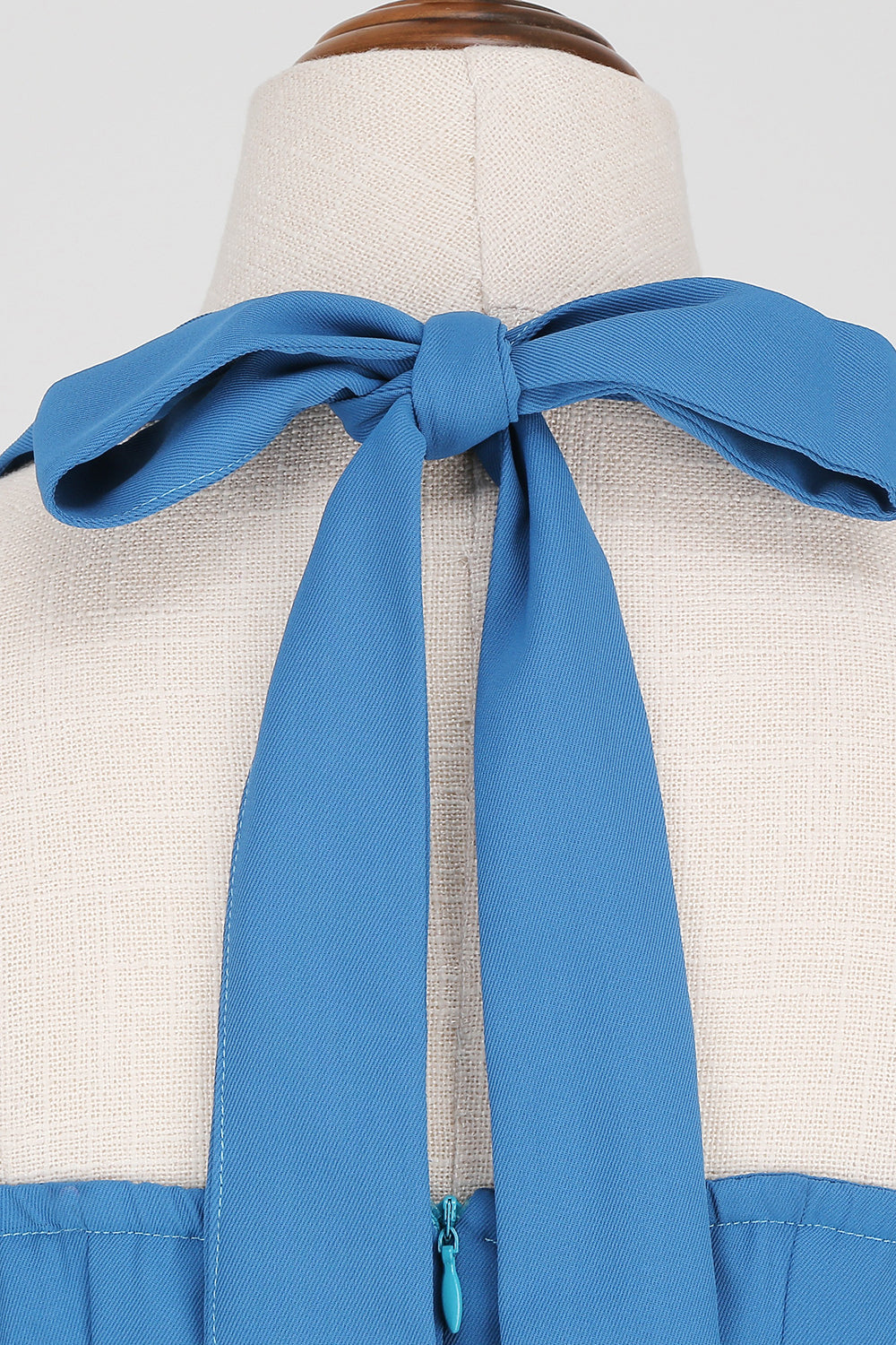 Robe style Hepburn des années 50 bleue à dos nu