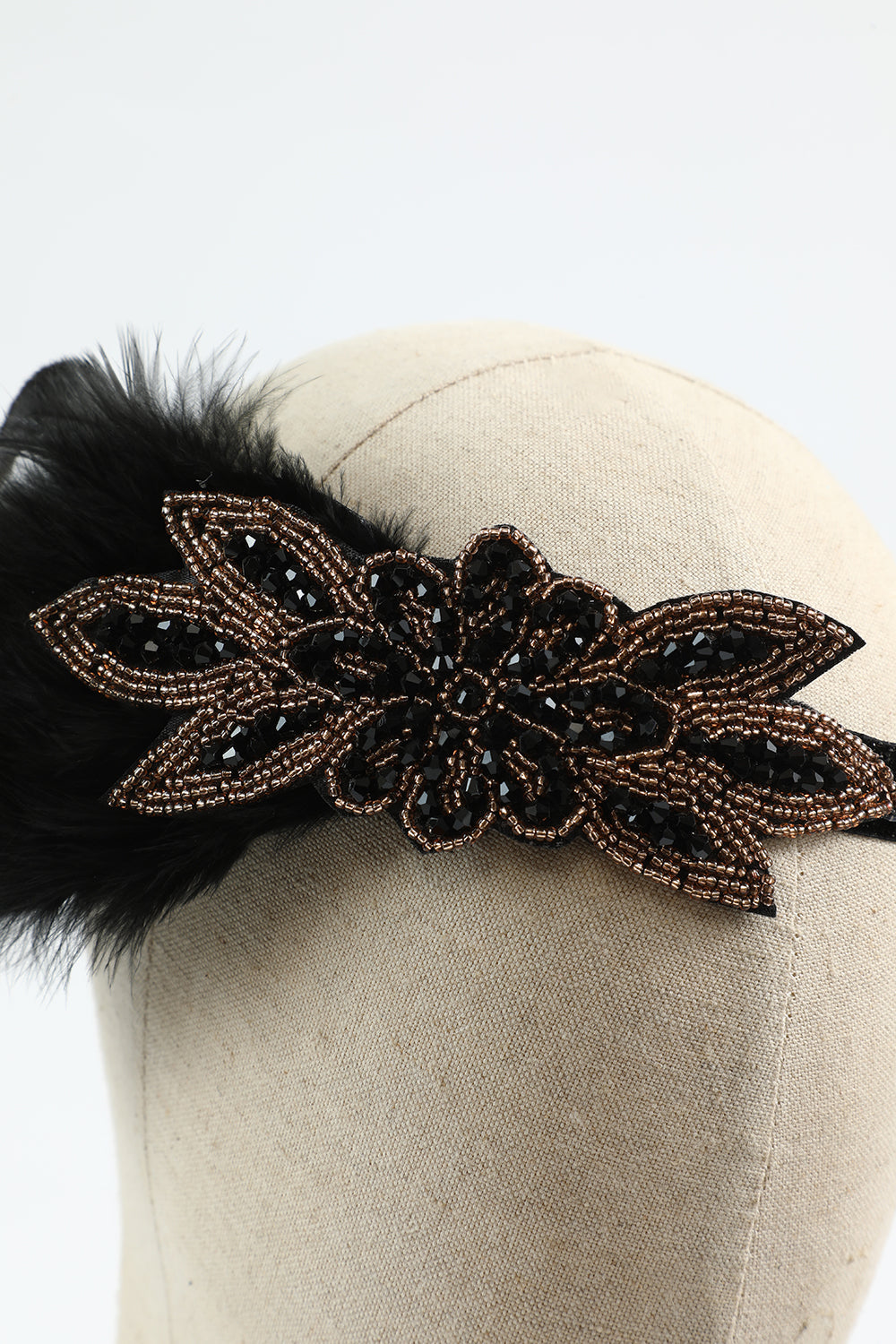 Lot d'accessoires de fête noir doré cinq pièces années 1920