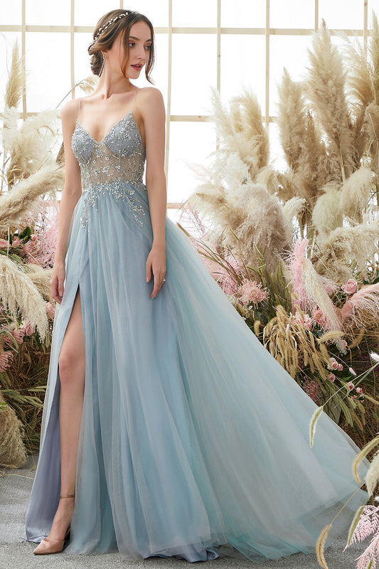 Robe de bal bleu clair à fines bretelles avec perles