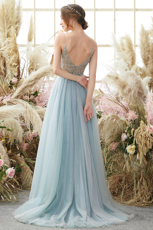 Robe de bal bleu clair à fines bretelles avec perles