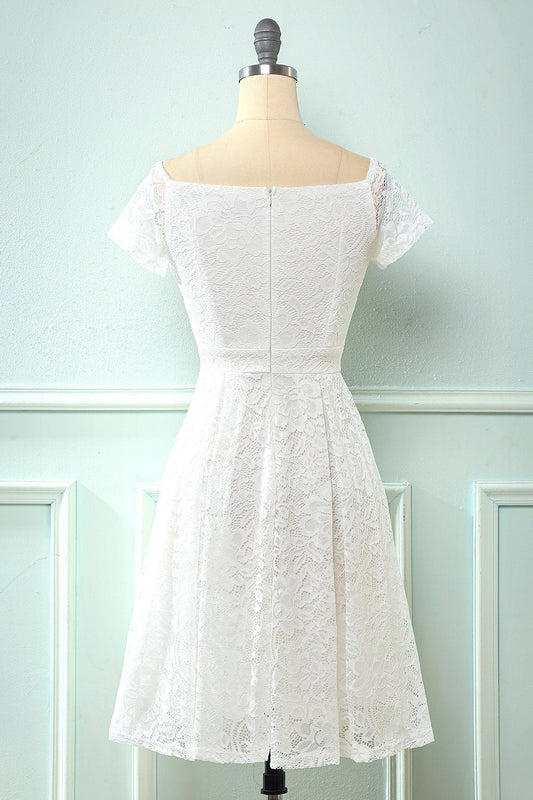 Robe de soirée blanche en dentelle à épaules dénudées