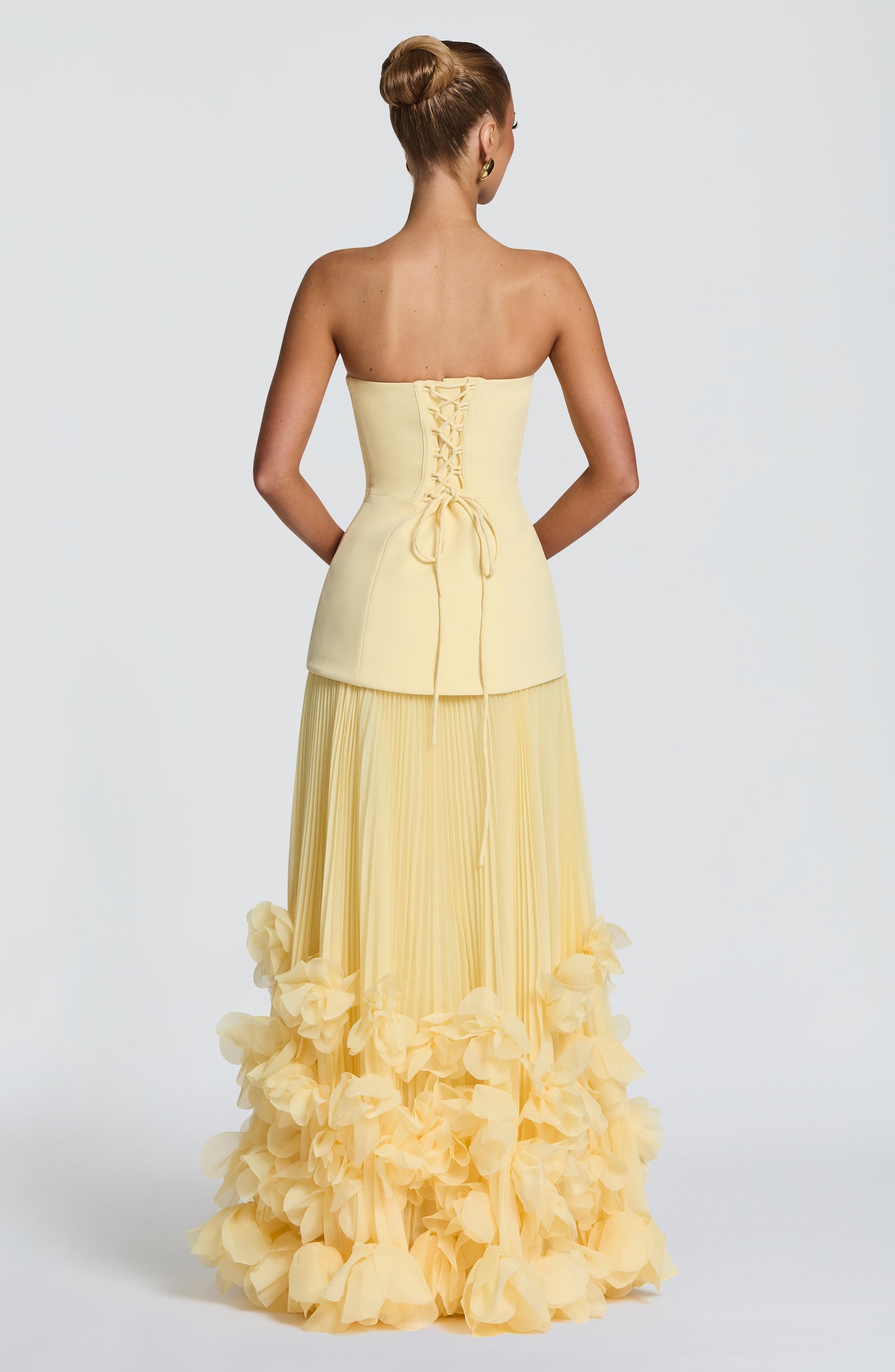 Vestido Sirena Amarillo Pálido con Corsé, Tul Plisado y Flores 3D