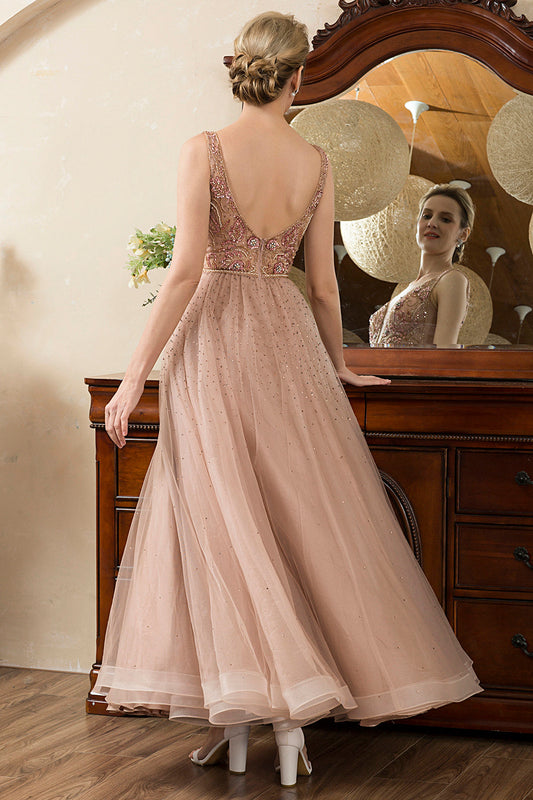 Robe de soirée évasée rose pâle perlée et pailletée