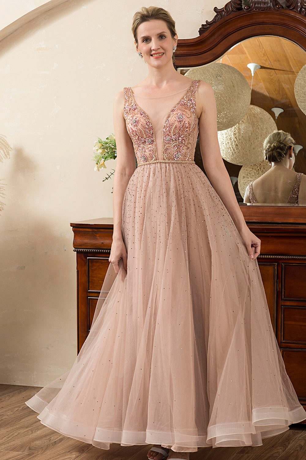 Robe de soirée évasée rose pâle perlée et pailletée
