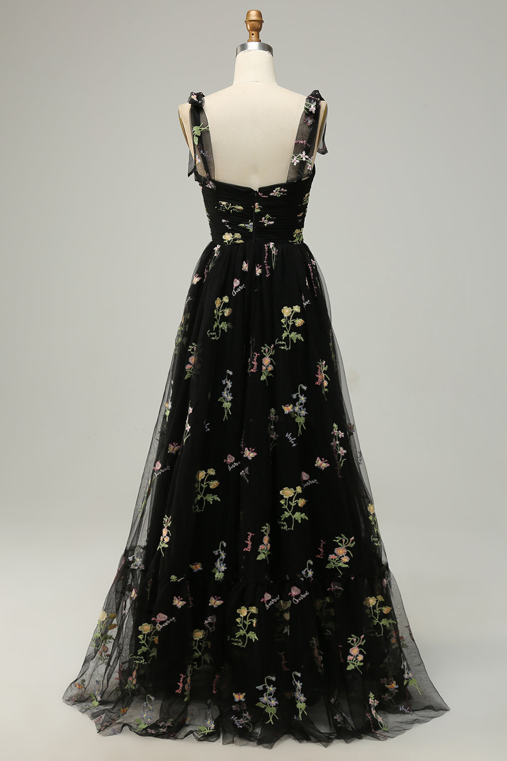 Robe longue de bal bleu gris avec broderie