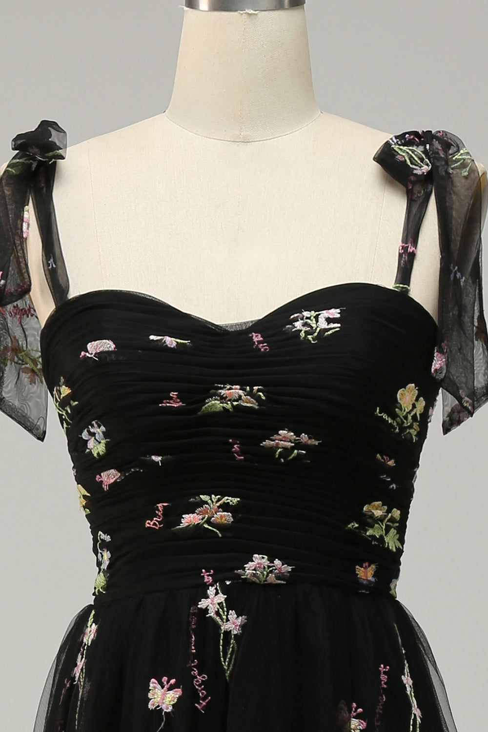 Robe de bal longue verte brodée