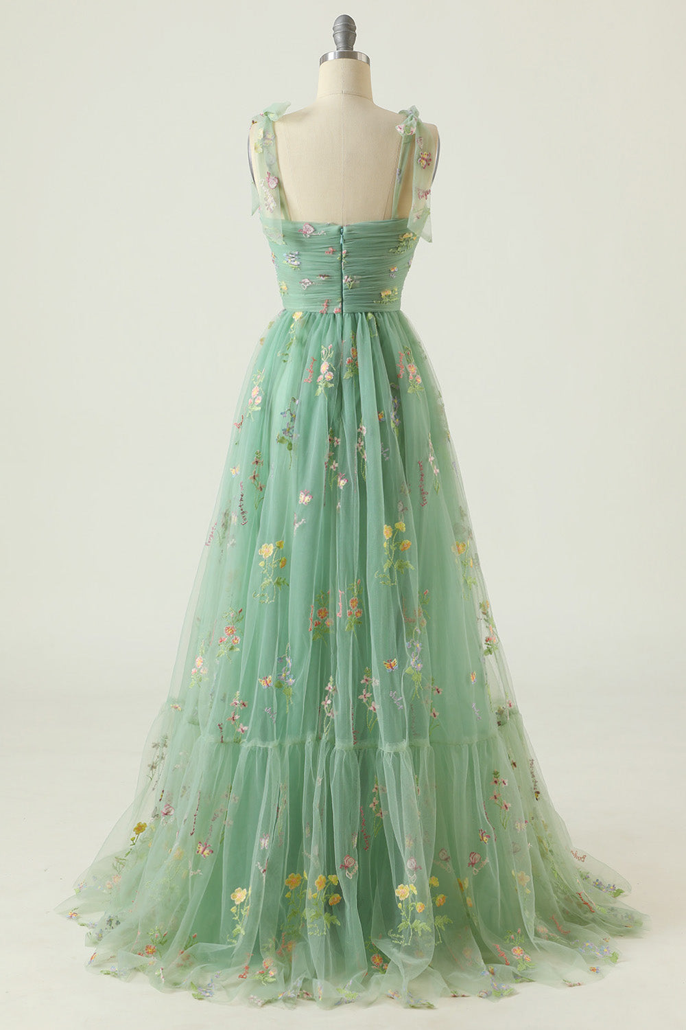 Robe longue de bal bleu gris avec broderie