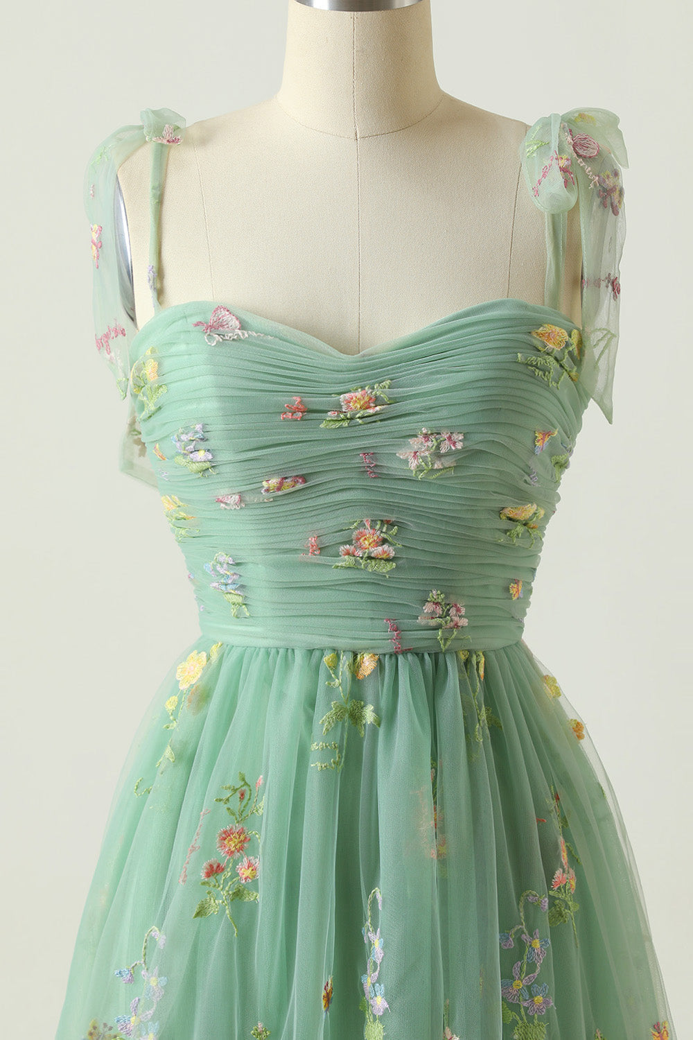Robe de bal longue verte brodée