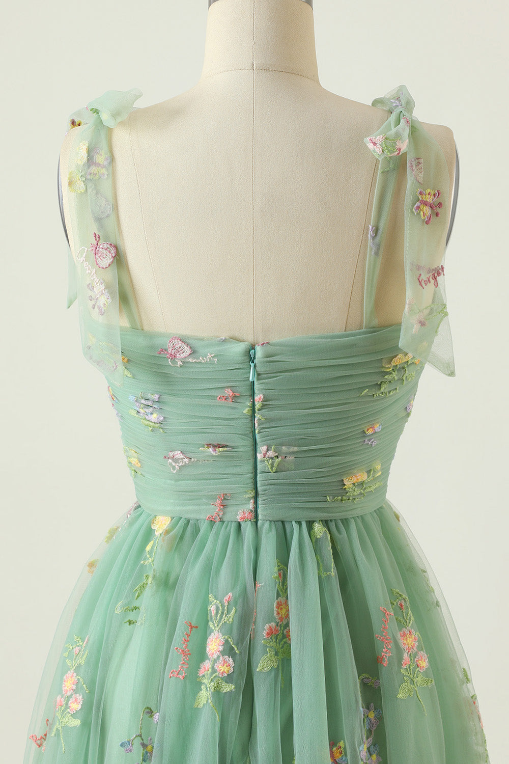 Robe de bal longue verte brodée