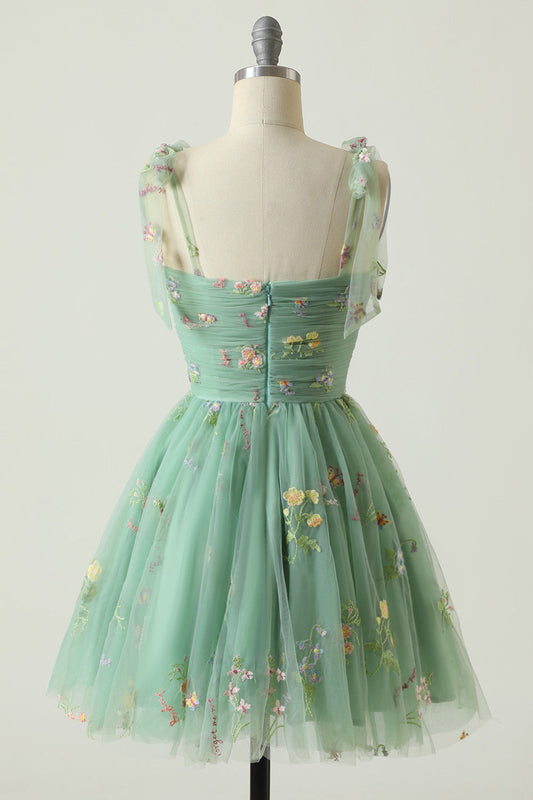 Robe de graduation verte courte ligne A avec broderies