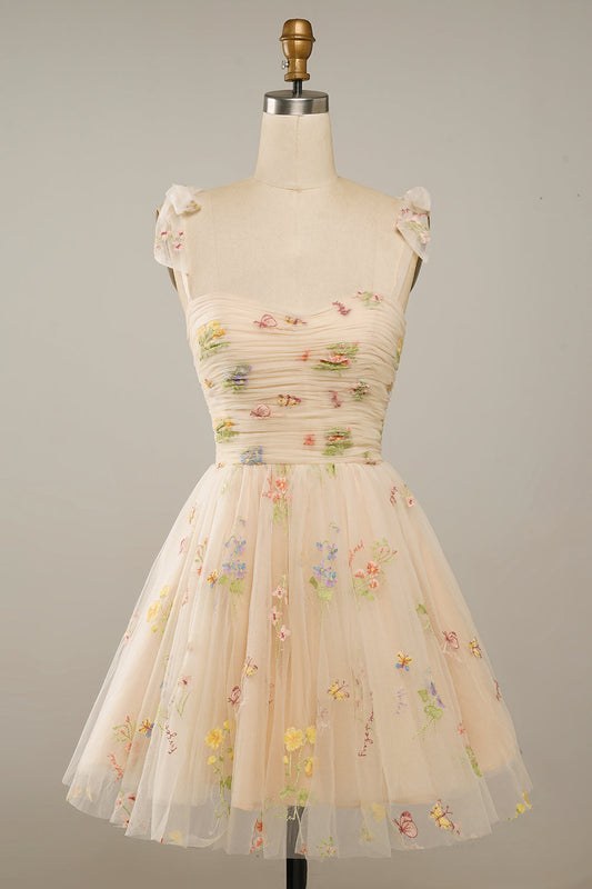 Robe de Bal Courte Champagne avec Décolleté Cœur et Broderies